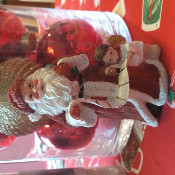 K's Collection Resin Santas - Set of 4 - Picture 5 of 13